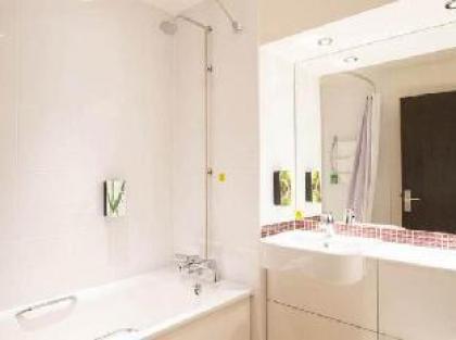 Premier Inn London Clapham - image 12