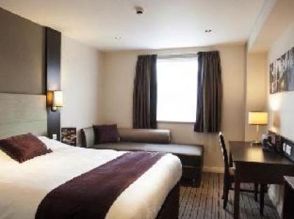 Premier Inn London Clapham - image 2