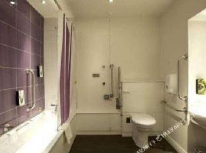 Premier Inn London Docklands (Excel) - image 13