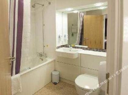 Premier Inn London Docklands (Excel) - image 6