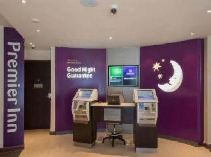 Premier Inn London Wandsworth - image 14