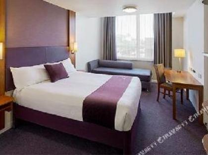 Premier Inn London Kensington - image 10