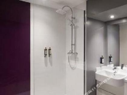 Premier Inn London Kensington - image 15