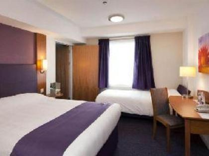 Premier Inn London Kensington - image 8