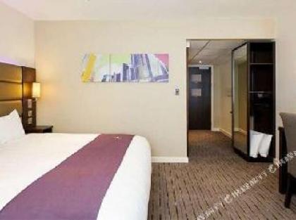 Premier Inn London Hendon (The Hyde) - image 4