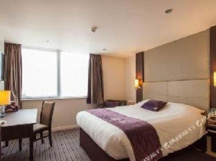 Premier Inn London Hendon (The Hyde) - image 5