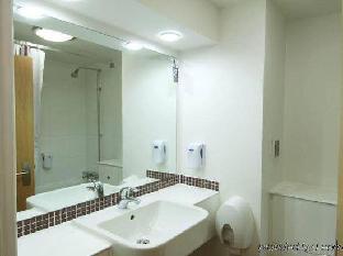 Premier Inn London Enfield - image 6