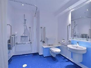 Travelodge London Park Royal Hotel - image 4