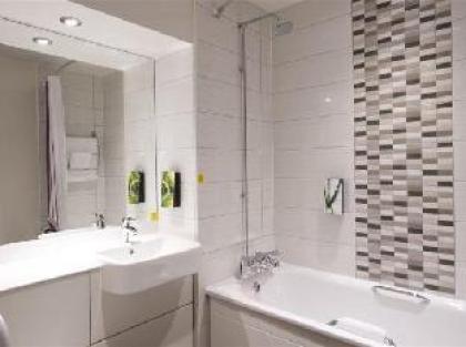 Premier Inn London Chiswick - image 10