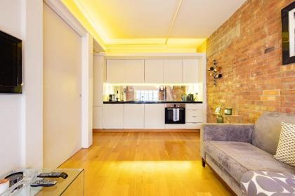 Central Soho Loft with A C & Concierge - image 9