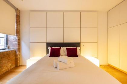 Central Soho Loft with A C & Concierge - image 12