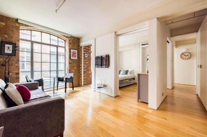 Central Soho Loft with A C & Concierge - image 8