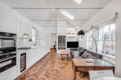 GuestReady - Modern Flat in Fulham - image 1