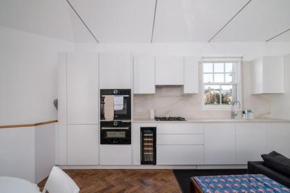 GuestReady - Modern Flat in Fulham - image 4