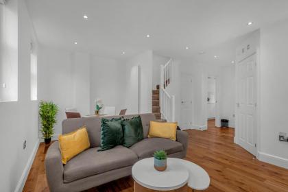 Two Bedroom Serviced Apartment in Artillery Lane - image 10