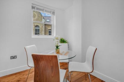 Two Bedroom Serviced Apartment in Artillery Lane - image 11