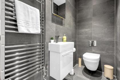 Two Bedroom Serviced Apartment in Artillery Lane - image 15