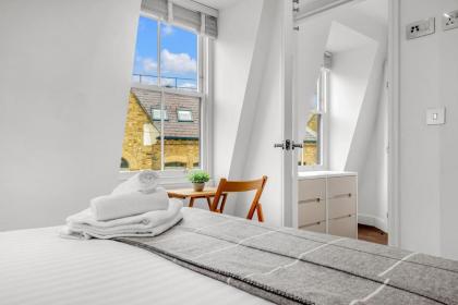 Two Bedroom Serviced Apartment in Artillery Lane - image 3