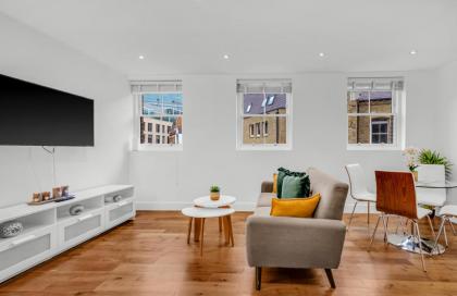 Two Bedroom Serviced Apartment in Artillery Lane - image 8