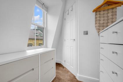 Two Bedroom Serviced Apartment in Artillery Lane - image 9