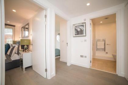 Premier 3 Bed Apartment - image 4