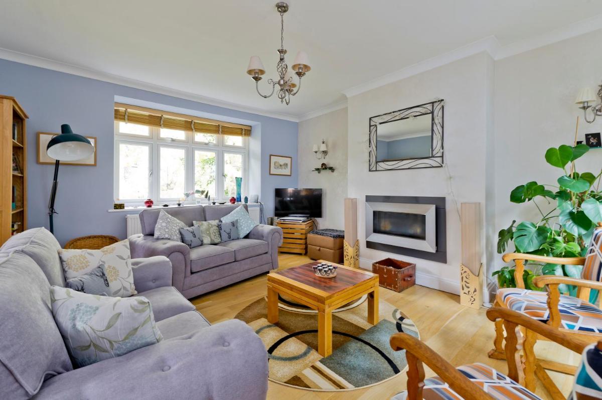 Delightful apartment in prime location near Hampstead Heath by UnderTheDoormat - image 2