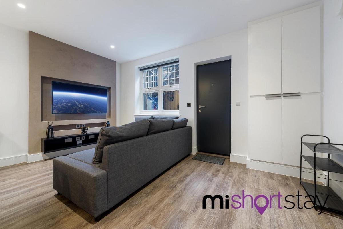 The Residence Fitzrovia - Private One Bedroom Apartment With Own Entrance - image 2