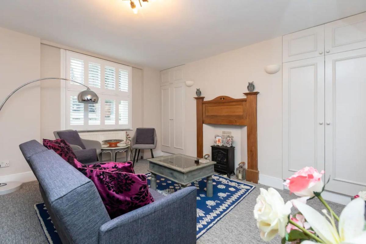 Spacious 1 Bedroom Garden Flat near King's Road - main image