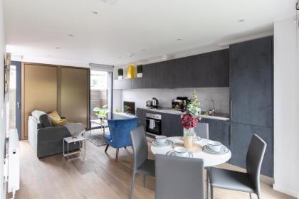 homely - Central London Camden Penthouse Apartment - image 2