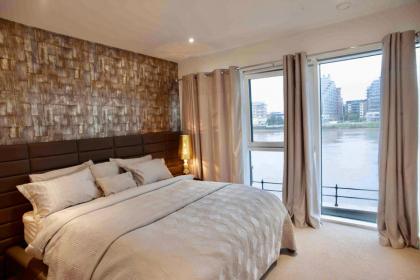 Thames riverside apartment in London - image 6