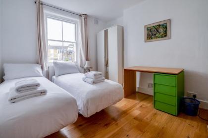 Bright Two Bedroom Apartment Near Vibrant Camden Town - image 13