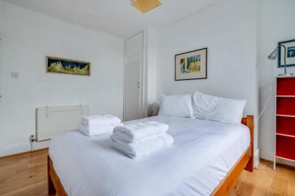 Bright Two Bedroom Apartment Near Vibrant Camden Town - image 18