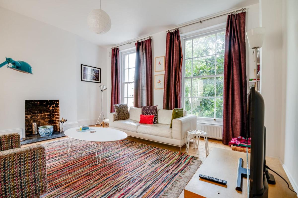 Bright Two Bedroom Apartment Near Vibrant Camden Town - image 2