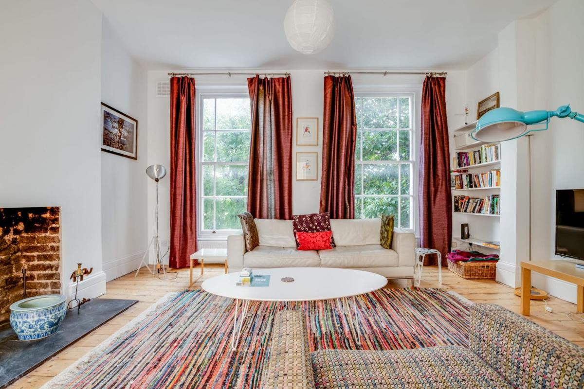 Bright Two Bedroom Apartment Near Vibrant Camden Town - image 6