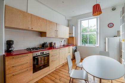 Bright Two Bedroom Apartment Near Vibrant Camden Town - image 7