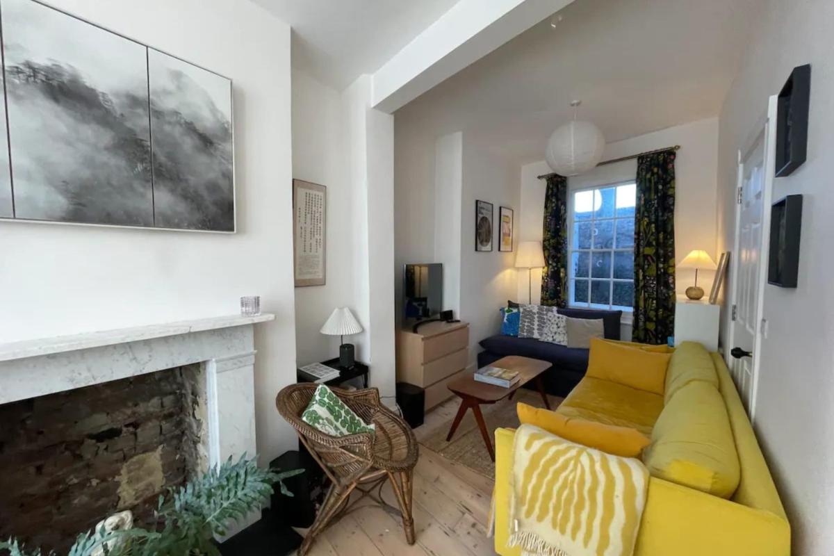 Beautiful 4 Bedroom Family Home in Clerkenwell - main image