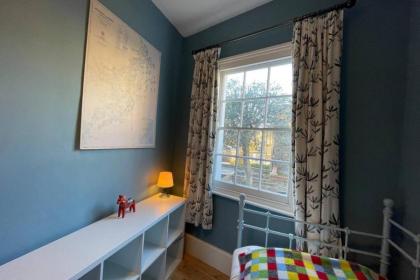 Beautiful 4 Bedroom Family Home in Clerkenwell - image 20