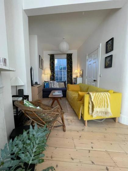 Beautiful 4 Bedroom Family Home in Clerkenwell - image 8