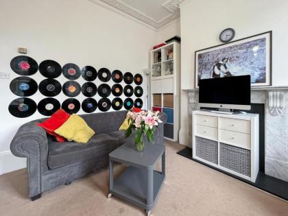 Beautiful 3BD Flat in Archway London - image 4