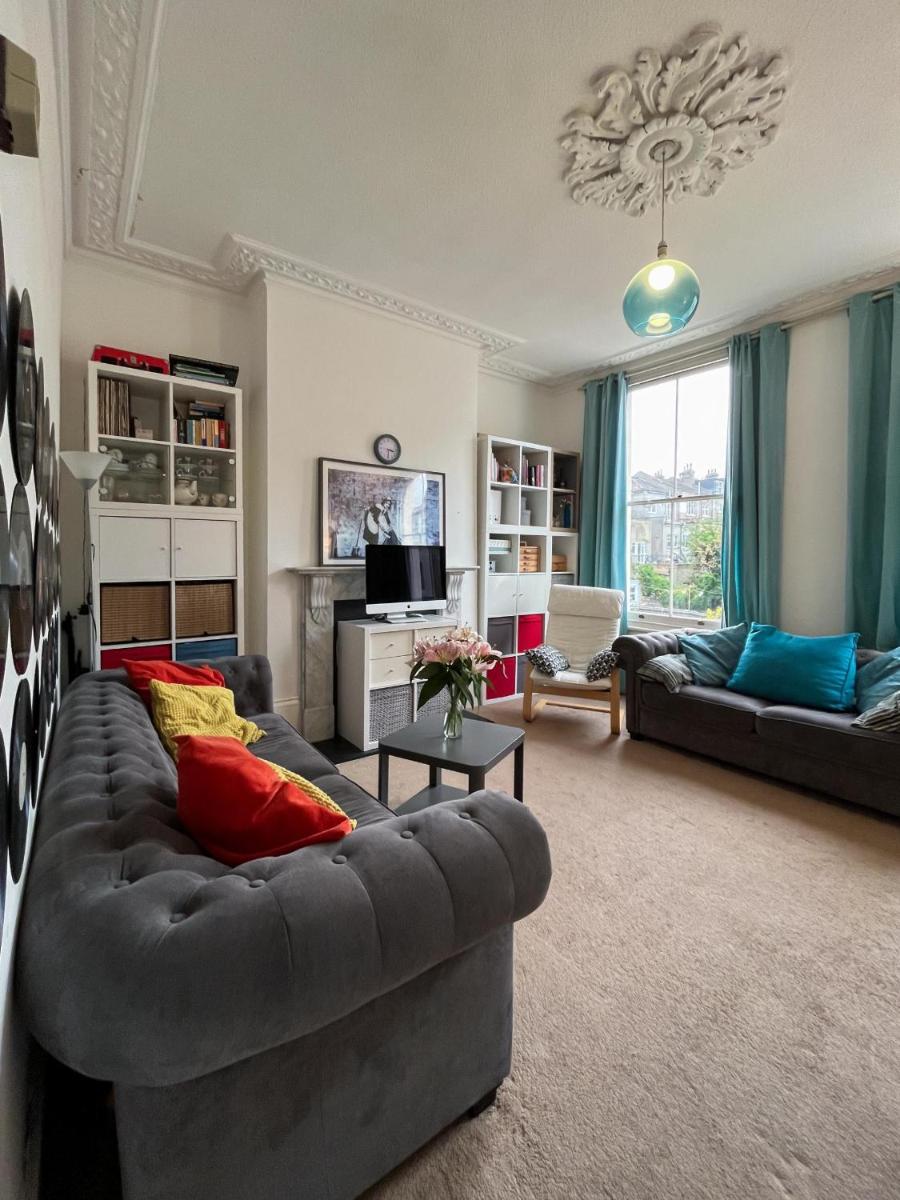 Beautiful 3BD Flat in Archway London - image 5