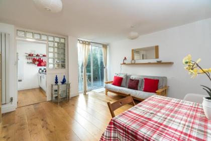 Super 1BD Garden Flat Islington London - image 12