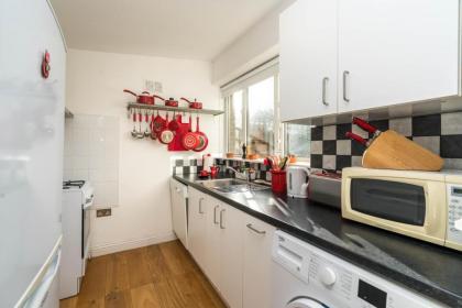 Super 1BD Garden Flat Islington London - image 13