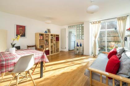 Super 1BD Garden Flat Islington London - image 17