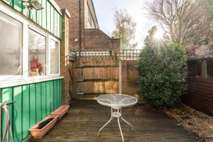 Super 1BD Garden Flat Islington London - image 20