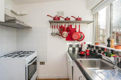 Super 1BD Garden Flat Islington London - image 4