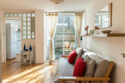 Super 1BD Garden Flat Islington London - image 8