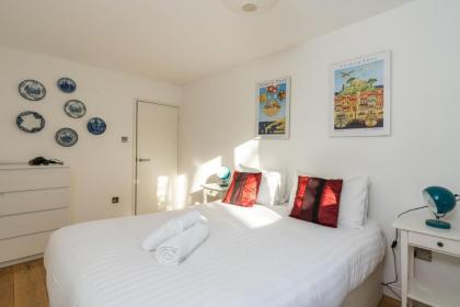 Super 1BD Garden Flat Islington London - image 9