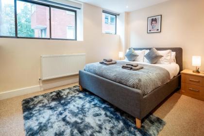 Immaculate 3-Bed House in central London - image 16