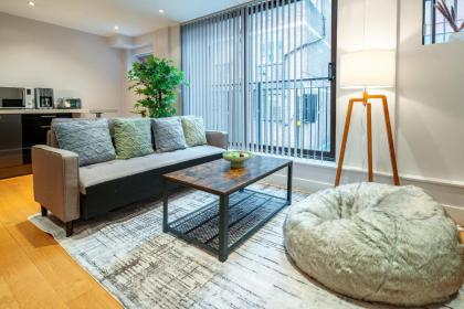 Immaculate 3-Bed House in central London - image 4