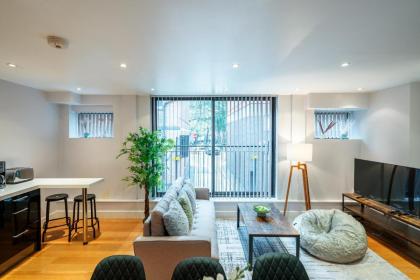 Immaculate 3-Bed House in central London - image 5